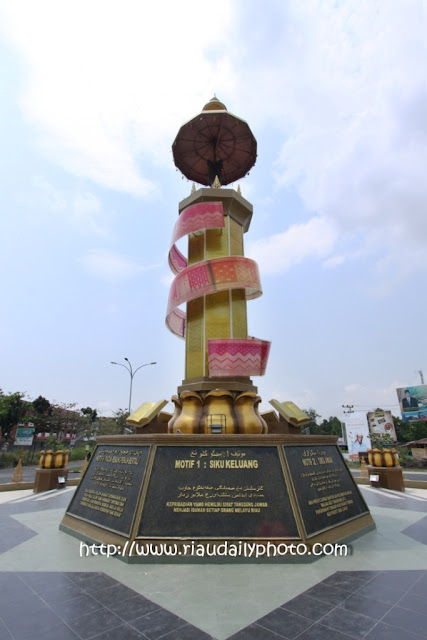 tugu songket melayu